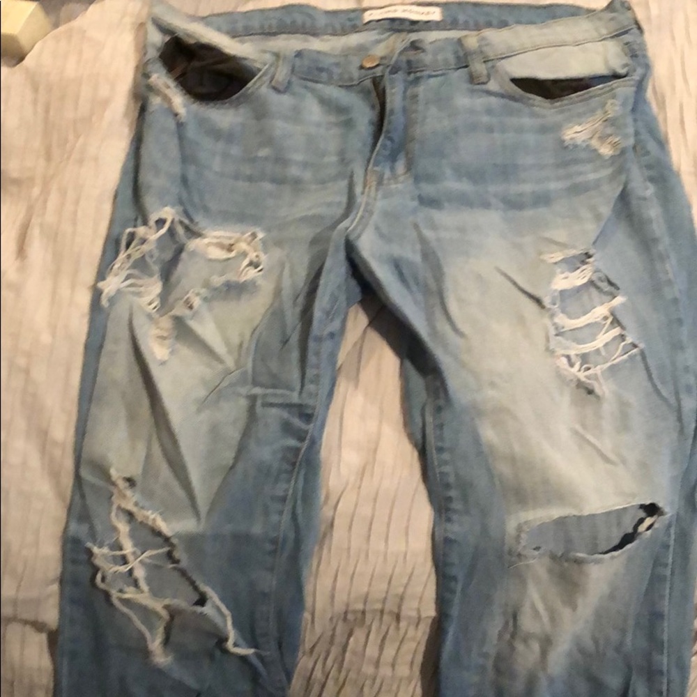 Super distressed boyfriend jeans